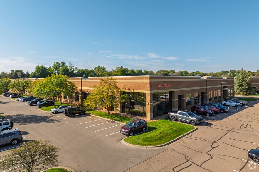 18651-18691 Lake Dr E, Chanhassen, MN à louer - Photo de l’immeuble – Image 2 sur 22