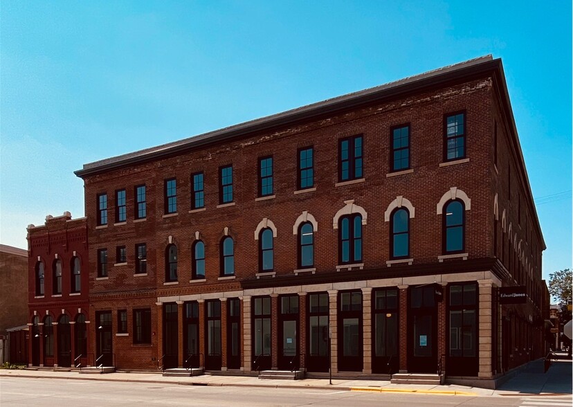 102 Walnut St, Winona, MN à louer - Photo de l’immeuble – Image 1 sur 6