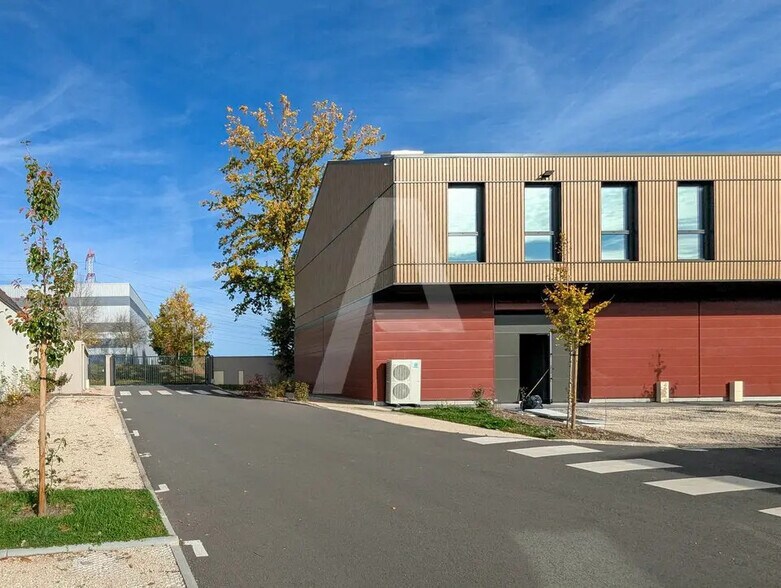 Local d'activités dans Marcoussis à vendre - Photo de l’immeuble – Image 3 sur 10