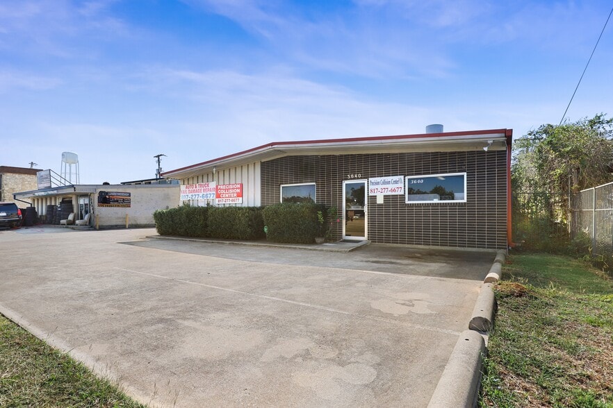 3640 W Pioneer Pky, Pantego, TX à louer - Photo principale – Image 1 sur 6