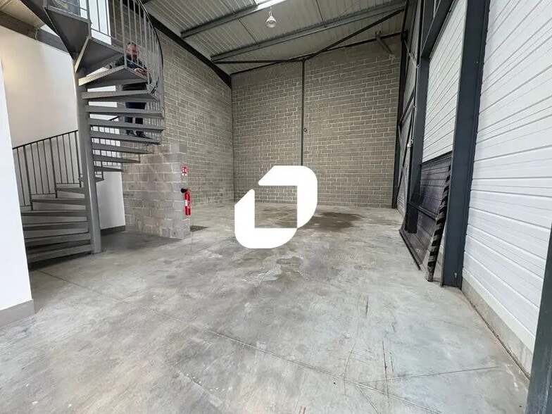 Local d’activités dans BOIS-D'ARCY à louer - Photo intérieure – Image 3 sur 6