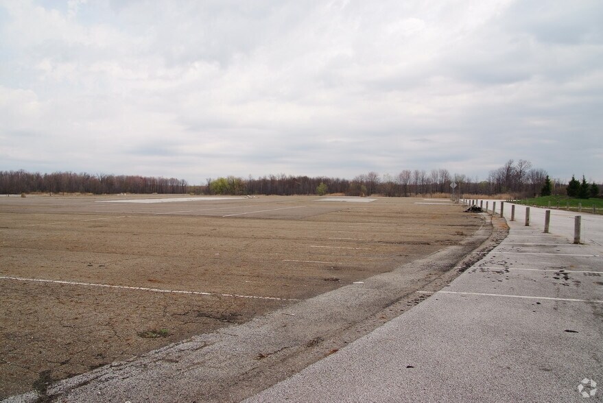 16 N Aurora Rd, Aurora, OH à louer - Photo de l’immeuble – Image 3 sur 6