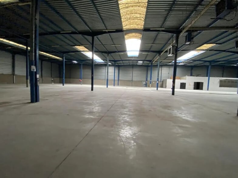 Industriel/Logistique dans Saint-Étienne-du-Rouvray à louer - Photo de l’immeuble – Image 2 sur 5