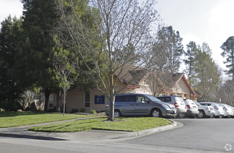 1550 Professional Dr, Petaluma, CA à louer - Photo de l’immeuble – Image 2 sur 9