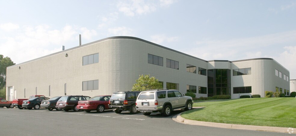 301-303 W County Rd E2, New Brighton, MN à vendre - Photo de l’immeuble – Image 3 sur 14