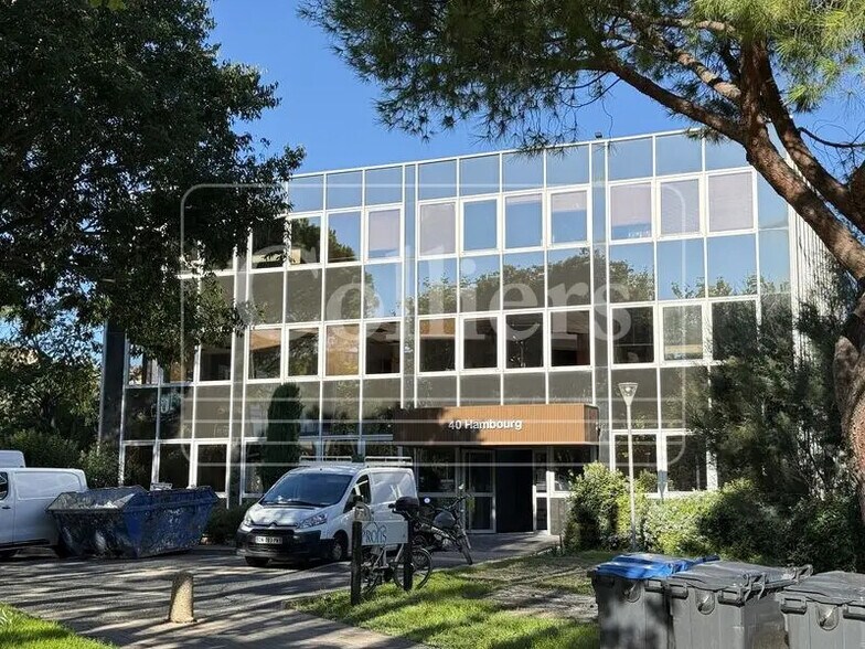 Bureau dans Marseille à louer - Photo de l’immeuble – Image 1 sur 5