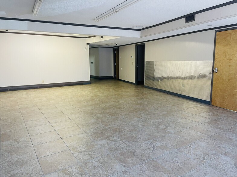 2711 E 10th St, Greenville, NC à louer - Photo de l’immeuble – Image 2 sur 8