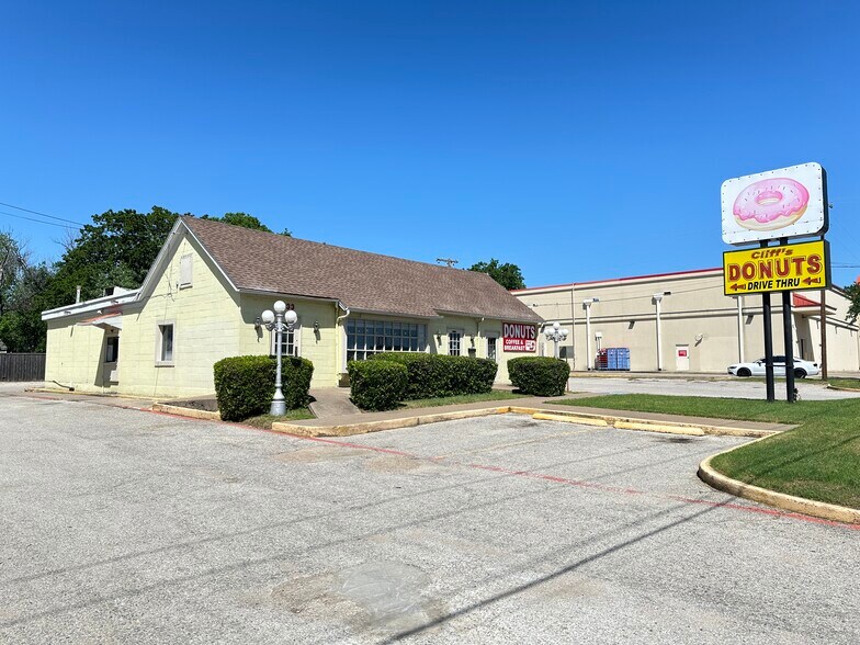 2433 W Shady Grove Rd, Irving, TX à vendre - Photo de l’immeuble – Image 2 sur 5