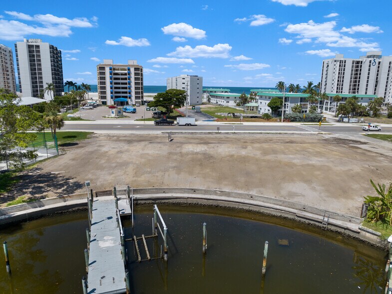 6555 Estero Blvd, Fort Myers, FL à vendre - Aérien – Image 1 sur 17