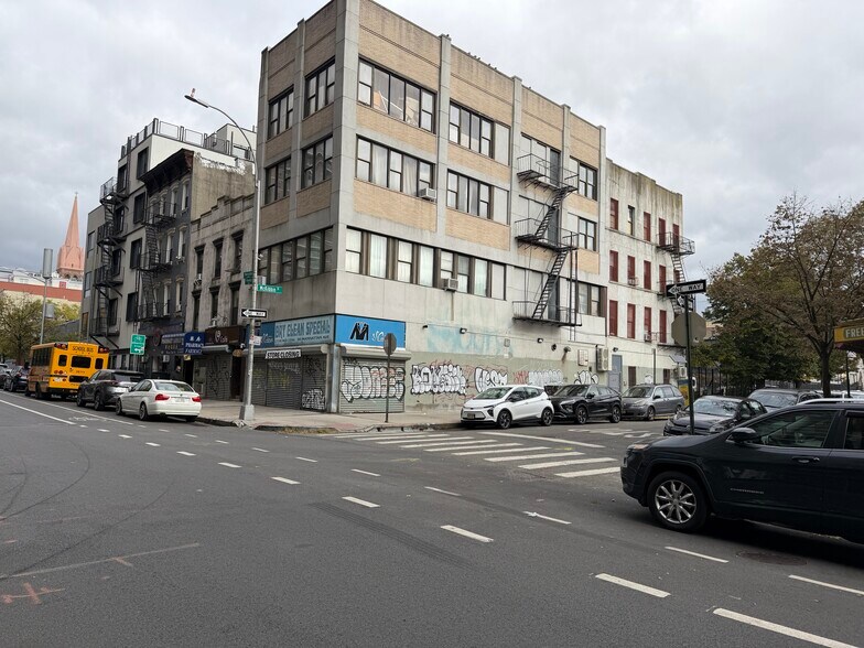 80-84 Manhattan Ave, Brooklyn, NY à louer - Photo de l’immeuble – Image 1 sur 2