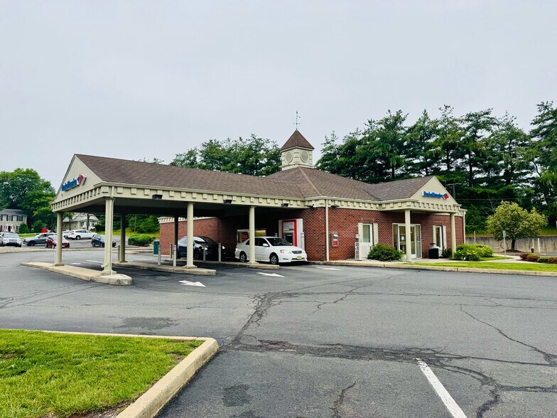 100 Ryders Ln, Milltown, NJ à louer - Photo de l’immeuble – Image 1 sur 6