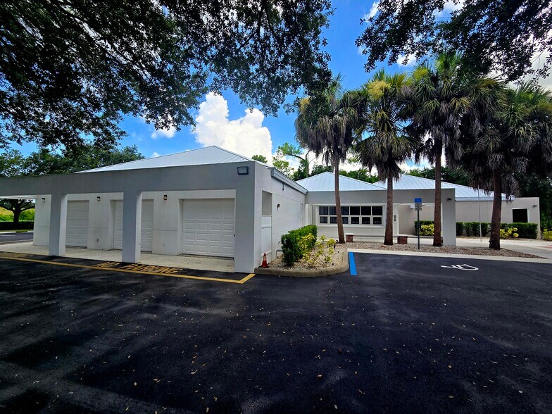 2610 Northbrooke Plaza Dr, Naples, FL à louer - Photo de l’immeuble – Image 2 sur 17