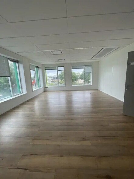 Bureau dans Nanterre à louer - Photo de l’immeuble – Image 2 sur 23