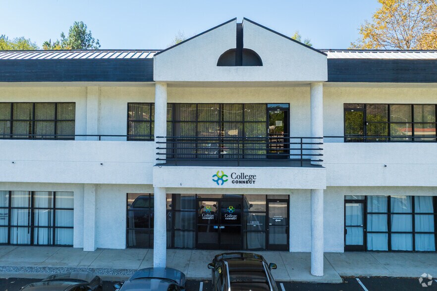 1340 E Route 66, Glendora, CA à louer - Photo de l’immeuble – Image 2 sur 6