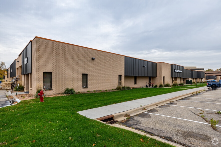 6503-6539 Cecilia Cir, Edina, MN à louer - Photo principale – Image 2 sur 32