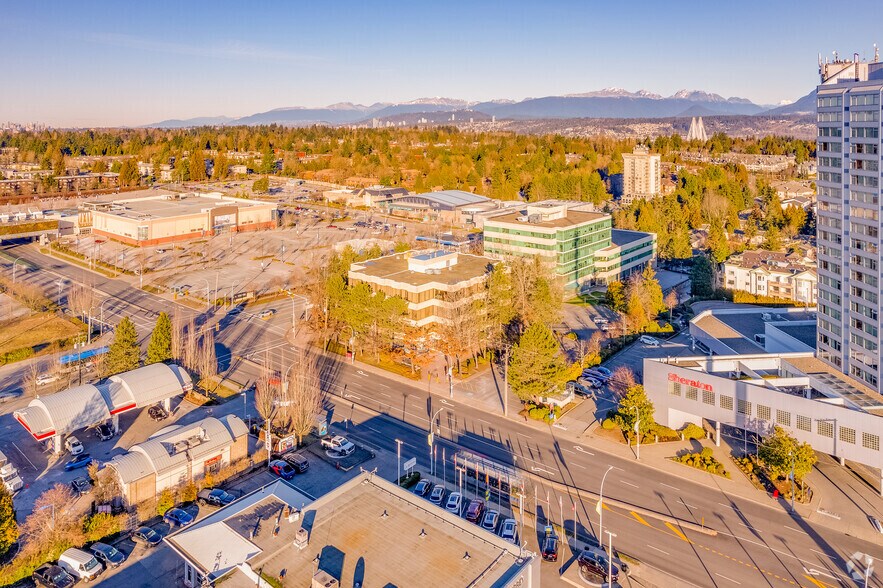 15225 104th Ave, Surrey, BC à louer - Photo de l’immeuble – Image 3 sur 4