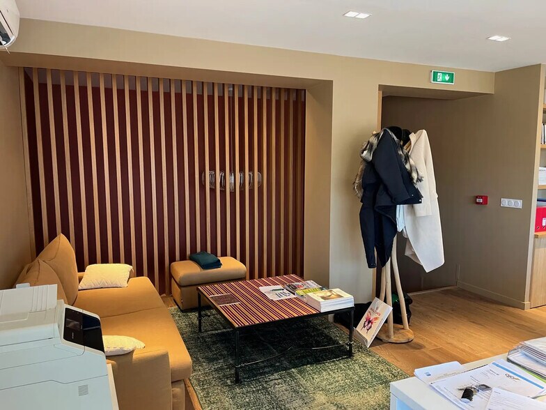 Bureau dans Puget-sur-Argens à louer - Photo de l’immeuble – Image 3 sur 5