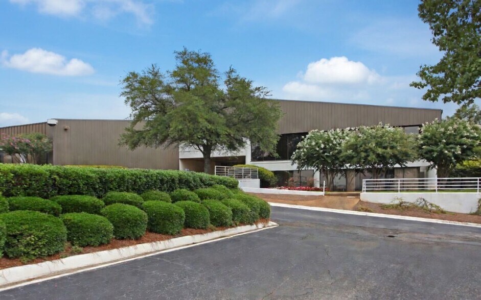 5200 E Lake Blvd, Birmingham, AL à vendre - Photo de l’immeuble – Image 2 sur 13