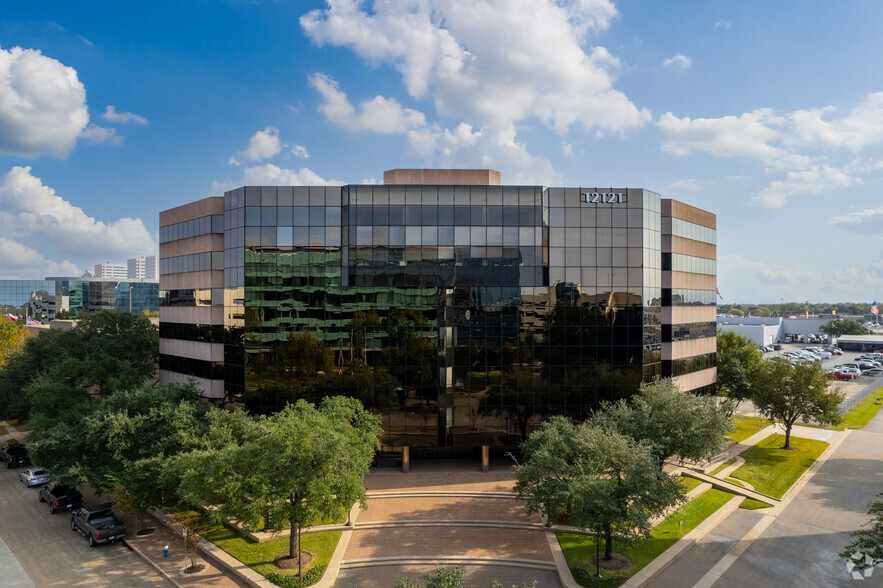 12121 Wickchester Ln, Houston, TX à louer - Photo de l’immeuble – Image 1 sur 10