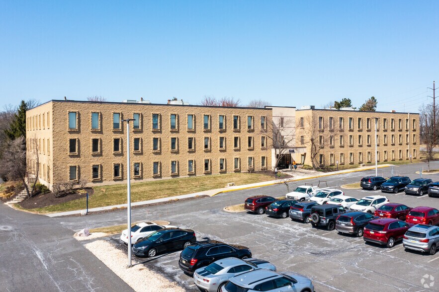 5000 W Tilghman St, Allentown, PA à louer - Photo de l’immeuble – Image 1 sur 5