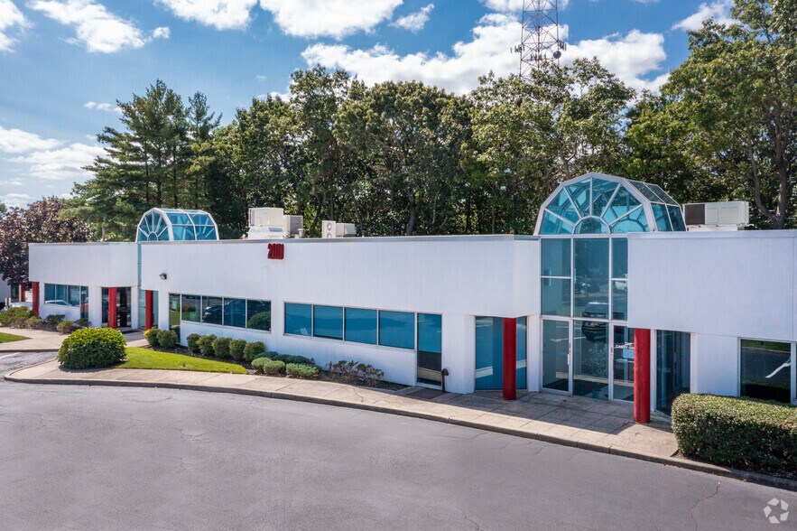 200 Corporate Plz, Islandia, NY à louer - Photo principale – Image 1 sur 15