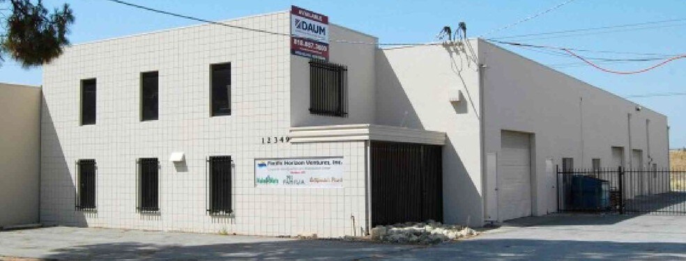 12349 Gladstone Ave, Sylmar, CA à louer - Photo principale – Image 1 sur 5