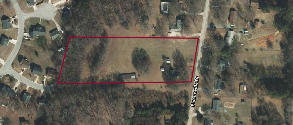 4201 Pineneedle Dr, Greensboro, NC à vendre - Aérien – Image 1 sur 1