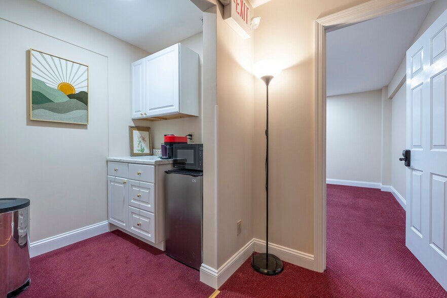 898 Ethan Allen Hwy, Ridgefield, CT à louer - Photo de l’immeuble – Image 2 sur 18