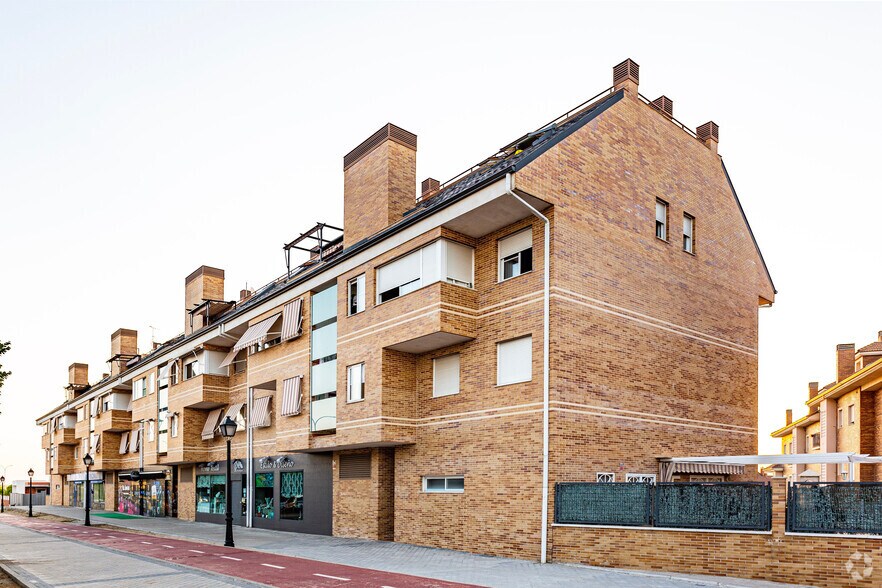 Local commercial dans Arroyomolinos, Madrid à louer - Photo de l’immeuble – Image 1 sur 2