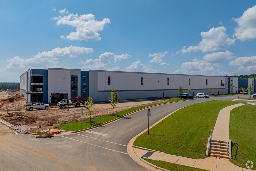 2405 Innovation Loop, Youngsville, NC à louer - Photo principale – Image 3 sur 15