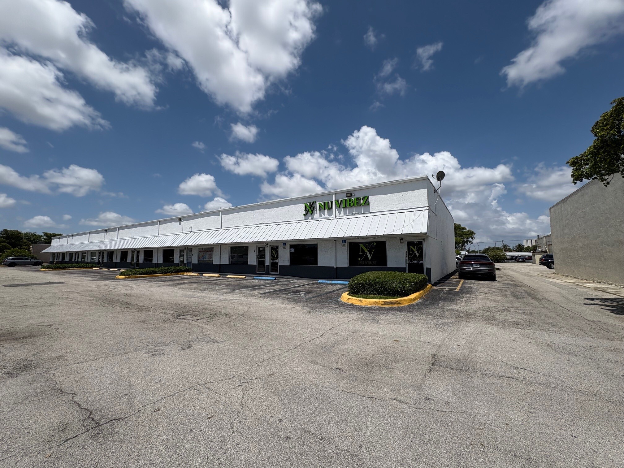 1823-1853 NW 38th Ave, Lauderhill, FL à louer Photo de l’immeuble– Image 1 sur 5
