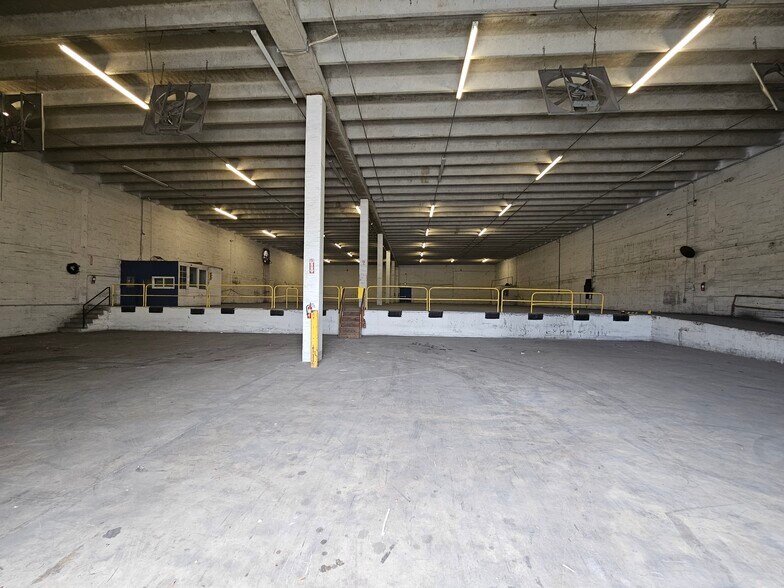 117 NW 3rd Ave, Dania, FL à louer - Photo de l’immeuble – Image 2 sur 8