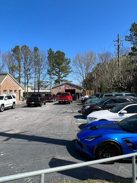1010 Killian Hill Rd SW, Lilburn, GA à vendre - Photo de l’immeuble – Image 3 sur 10