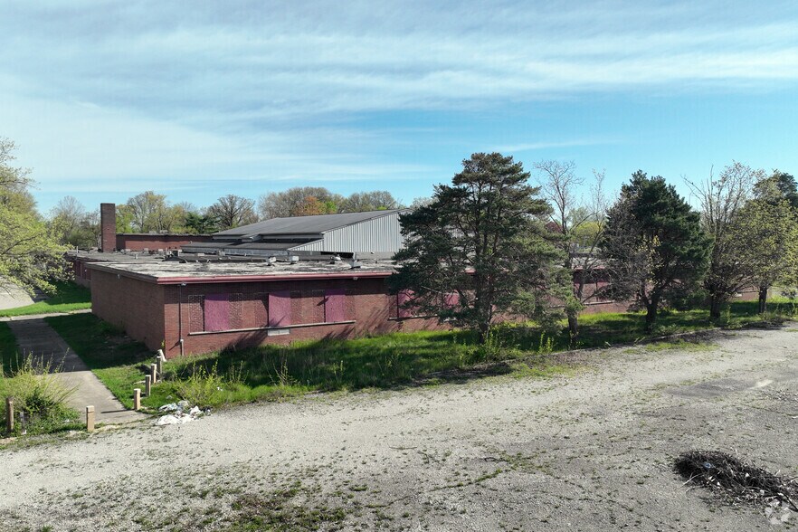 5815 E 42nd St, Indianapolis, IN à vendre - Photo de l’immeuble – Image 3 sur 5