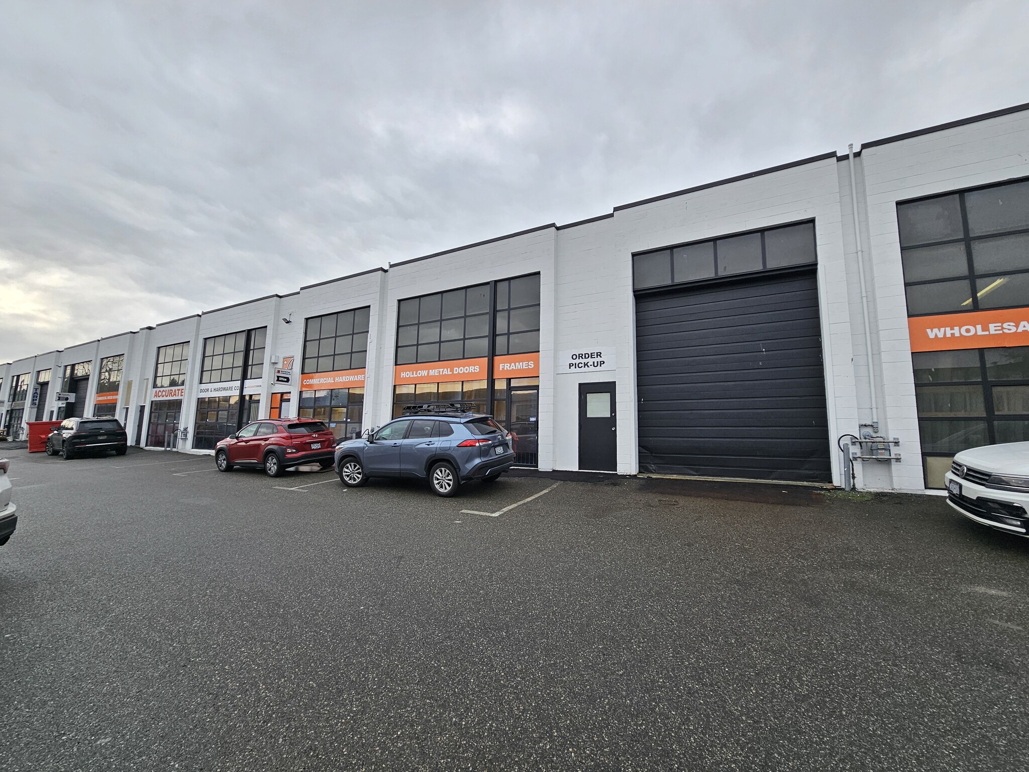 5134-5148 Still Creek Ave, Burnaby, BC à louer Photo de l’immeuble– Image 1 sur 7