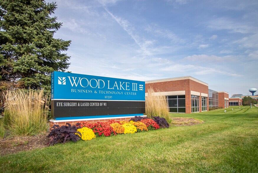 10200 Innovation Dr, Milwaukee, WI à louer - Photo de l’immeuble – Image 2 sur 6