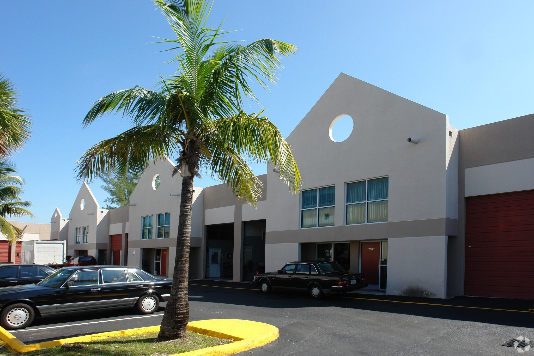 7039-7051 SW 47th St, Miami, FL à louer Photo principale– Image 1 sur 3
