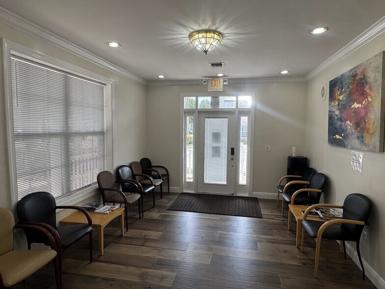 1044 Goodlette-Frank Rd N, Naples, FL à louer - Hall d’entrée – Image 3 sur 34