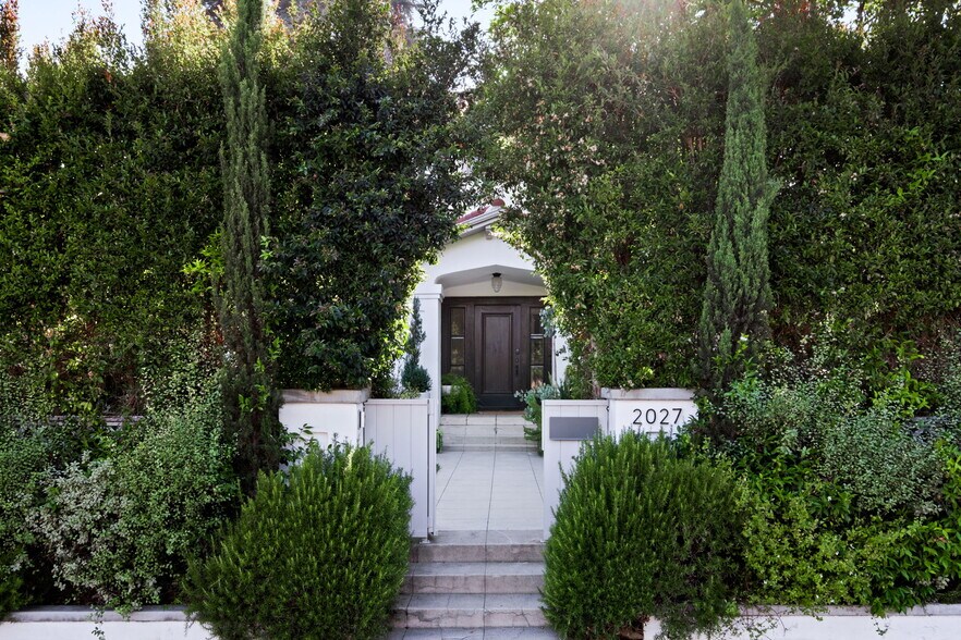 2027 Canyon Dr, Los Angeles, CA à vendre - Photo de l’immeuble – Image 3 sur 85