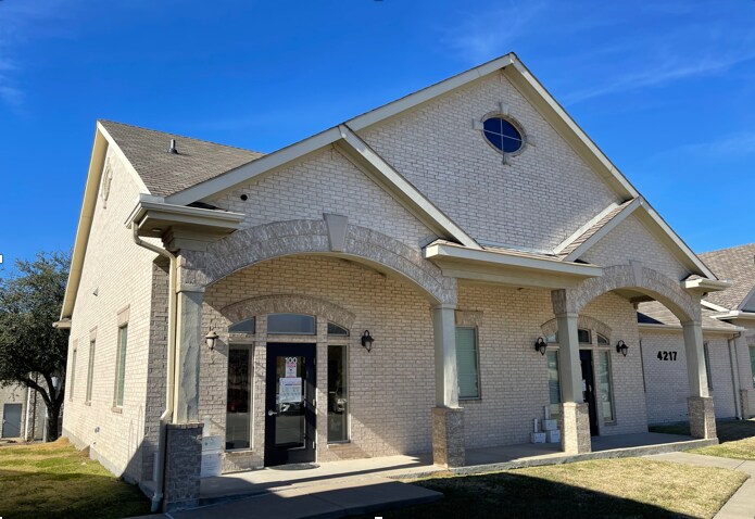 4217 Marsh Ridge Rd, Carrollton, TX à louer - Photo de l’immeuble – Image 1 sur 8