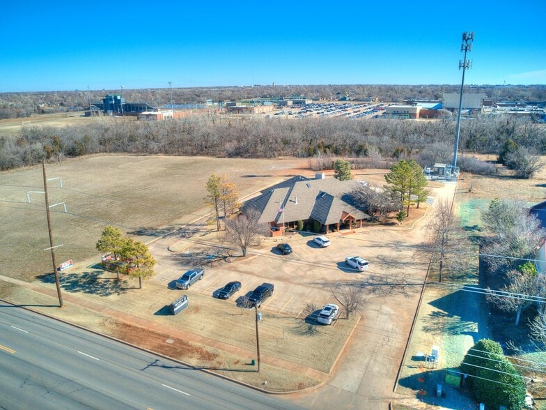 1220 S Santa Fe Ave, Edmond, OK à louer - Aérien – Image 3 sur 7
