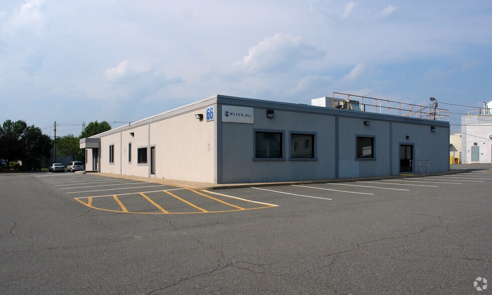 66 Deforest Ave, East Hanover, NJ à louer - Photo principale – Image 2 sur 4