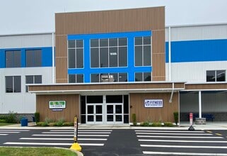 300 Industrial Way, Tiverton, RI à louer Photo de l’immeuble– Image 1 sur 10