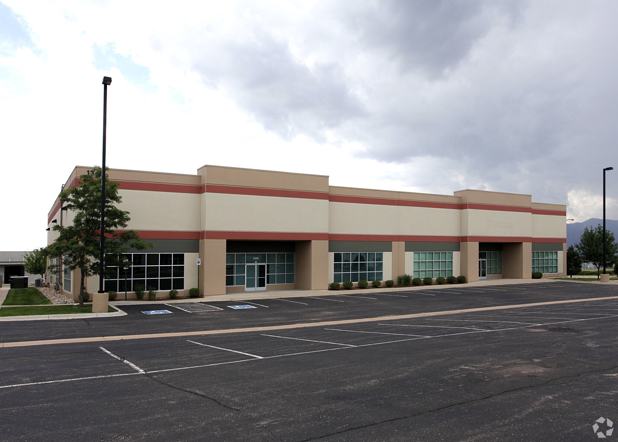 1340 N Newport Rd, Colorado Springs, CO à louer Photo principale– Image 1 sur 8