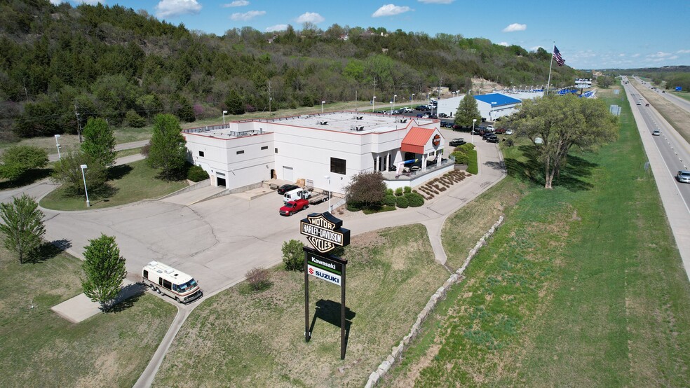 1021 Goldenbelt Blvd, Junction City, KS à vendre - Photo principale – Image 1 sur 34