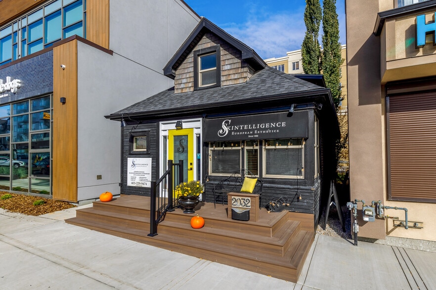 2032 34th Ave SW, Calgary, AB à vendre - Photo de l’immeuble – Image 2 sur 43