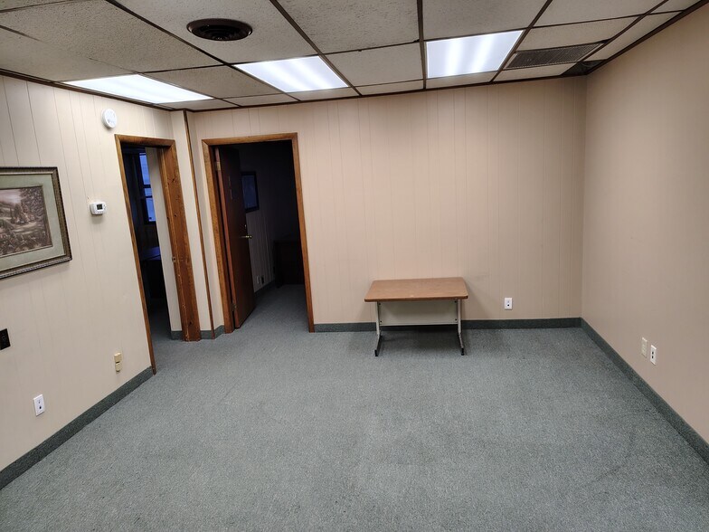 26 Harvester Ave, Batavia, NY à louer - Photo de l’immeuble – Image 2 sur 10