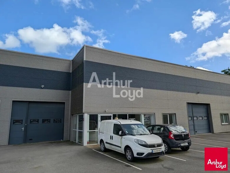 Local d'activités dans Pacé à vendre - Photo de l’immeuble – Image 1 sur 5
