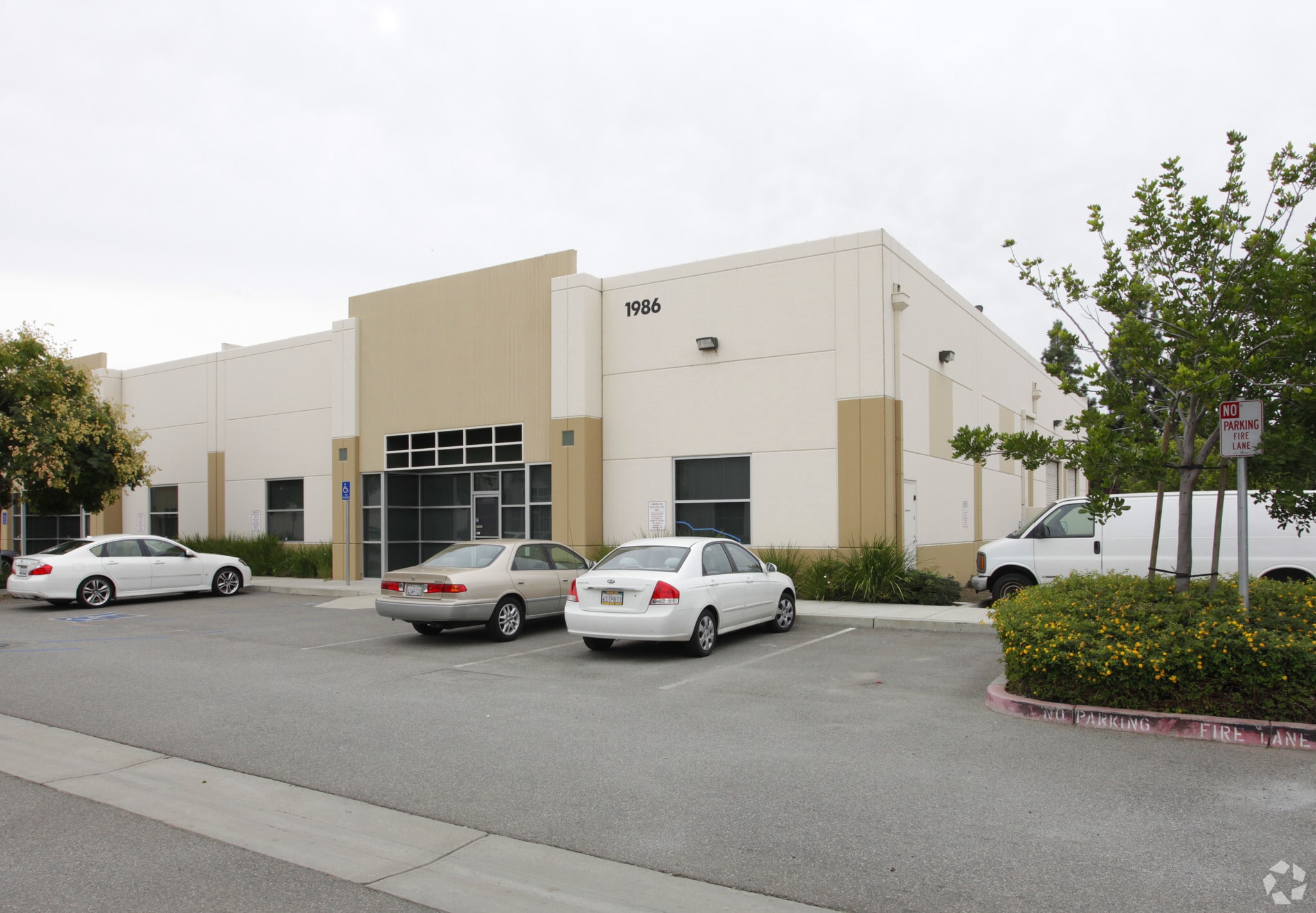 1986 W Holt Ave, Pomona, CA à vendre Photo principale– Image 1 sur 4