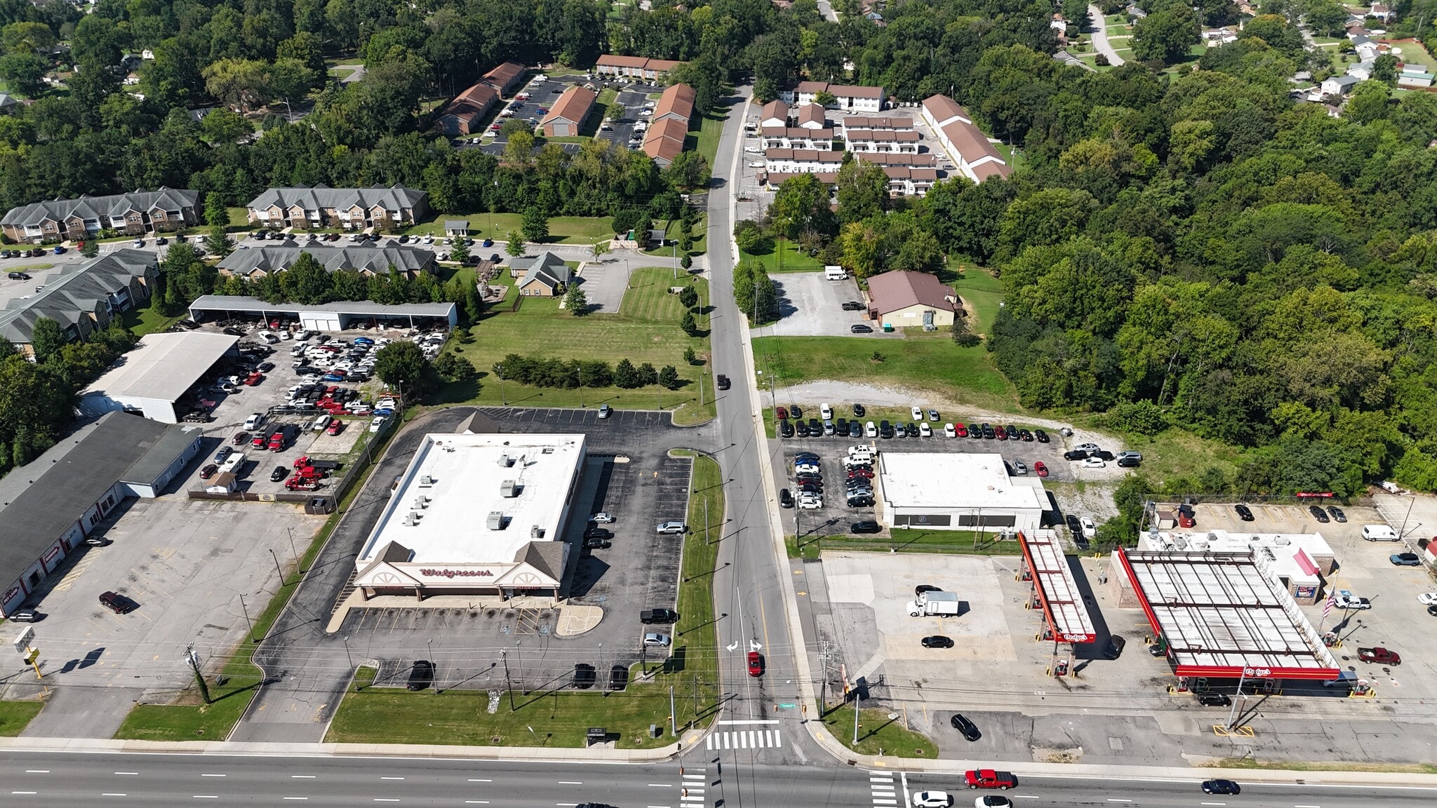 115 W Concord Dr, Clarksville, TN à vendre Photo principale– Image 1 sur 16